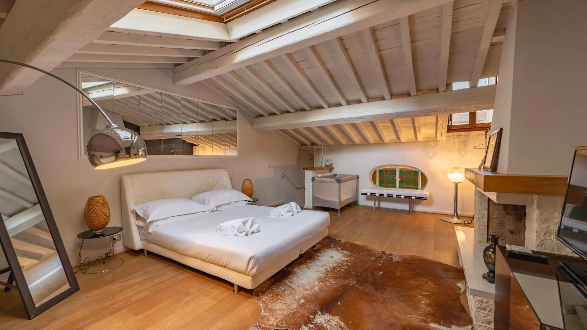 Elegant Penthouse In Santo Spirito Apartment Florence