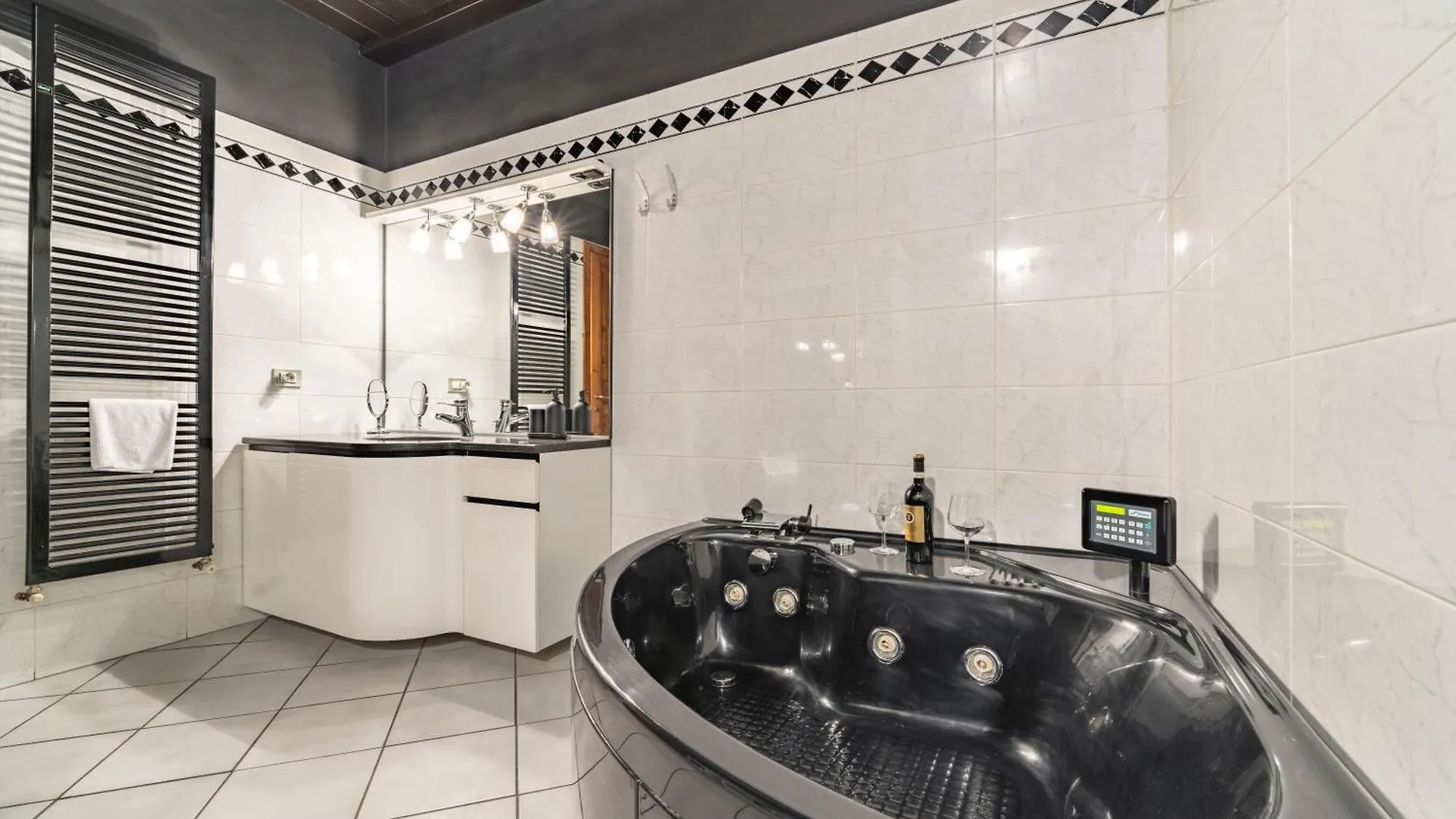 Elegant Penthouse In Santo Spirito Apartment Florence
